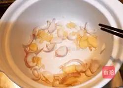 Illustration of how to make fish maw, abalone and chicken casserole 5