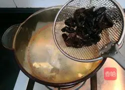 Illustration of how to make dragon head fish soup 12