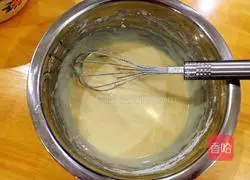 Illustration of how to make egg white crackers 4