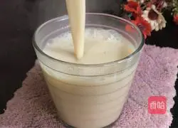 Illustration of how to make walnut soy milk 7