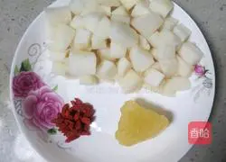  How to make white fungus and snow pear soup Illustration 4