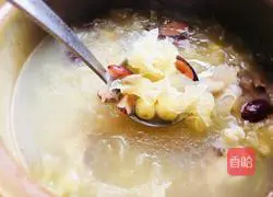 Lotus seed snow ear tube Illustration of how to make bone soup (moisturizing and replenishing calcium) 8