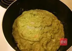 Illustration of how to make avocado and shrimp pasta 8