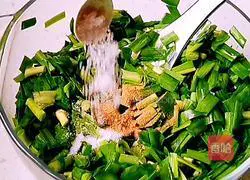 Shaanxi snack chive roll recipe illustration 7