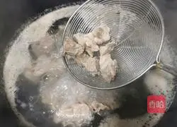 Illustration of how to make taro and dragon bone soup 3