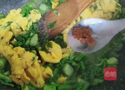 thorn Illustration of how to make Laoya scrambled eggs 11