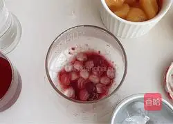Lychee Man Illustration of how to make cranberry drink 3