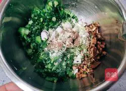 Illustration of how to make mushroom and green vegetable buns 8