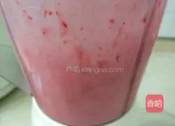 Illustration of how to make strawberry milkshake 5
