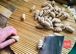 Illustration of how to make oatmeal rolls 2