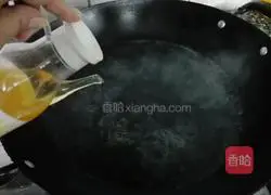 Illustration of how to make lean meat and wolfberry leaf soup 4