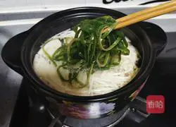 Illustration of how to make spicy cabbage, tofu and kelp soup 6