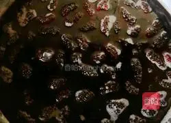 Illustration of how to make mulberry syrup 5