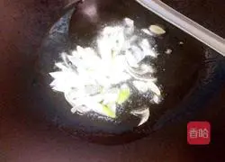 Illustration of how to make shredded king oyster mushrooms 4