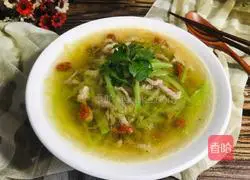 Illustration of how to make wolfberry, lettuce and shredded pork soup 9