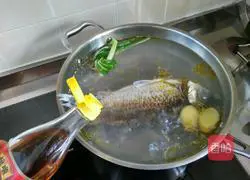 Illustration of how to make fish soup 9