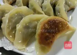 Illustration of how to make Qinglian vegetarian dumplings (can be fried) 6