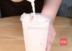 Illustration of how to make Tremella and Horseshoe Fresh Milk Tea 9