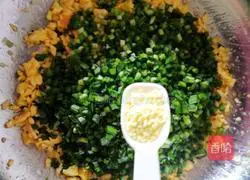 Illustration of how to make leek and egg dumplings 8