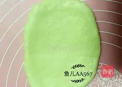 Illustration of how to make Santa Bread 9