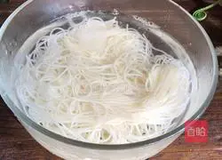 Illustration of how to make scallion oil noodles 2