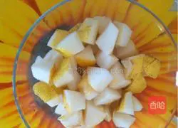 Illustration of how to make rock sugar, white fungus and pear soup 3