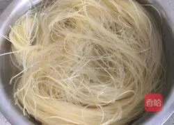 Illustration of how to make Korean noodles 1