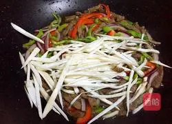 Illustration of how to make black pepper steak fried pasta 10