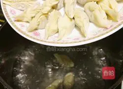 Illustration of how to make lettuce and beef dumplings 11 