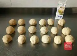 Illustration of how to make milky twist 1