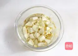Illustration of how to make snow pear and corn stewed with rock sugar 4