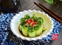 Illustration of how to make cucumber rolls with oil 8