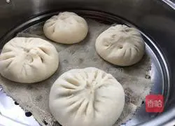 Illustration of how to make onion and pork buns 20