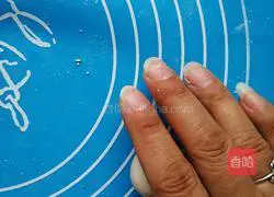 Illustration of how to make colorful glutinous rice balls 11