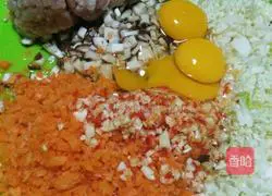 Illustration of how to make celery and lean meat dumplings 3