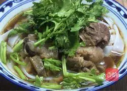 Illustration of how to make beef rib soup and rice noodles 15