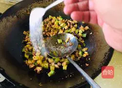 Illustration of how to make mushroom and mutton noodles 9