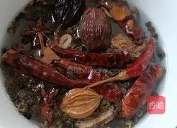 Illustration of home-style braised lamb offal soup 6