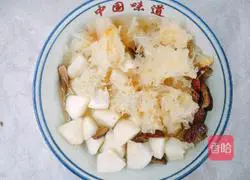 Illustration of how to make Tremella and Snow Pear Soup 3