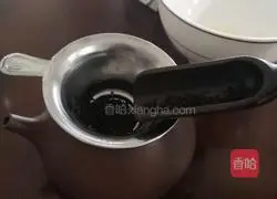 Illustration of how to make very simple milk tea 2