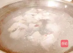 Illustration of how to make lettuce and chicken soup 3