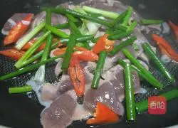 Illustration of how to stir-fry pork liver 3