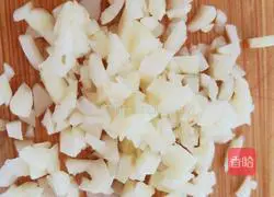 Illustration of how to make fried preserved eggs with pepper 2