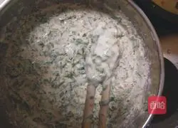 Illustration of how to make celery leaf cake 7