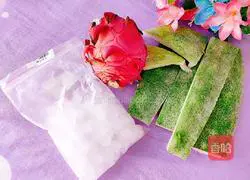 Illustration of how to make sweet winter melon peel and pitaya soup 1