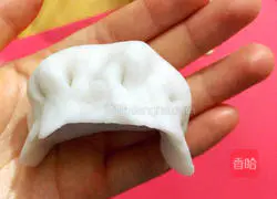 Illustration of how to make crystal shrimp dumplings 9