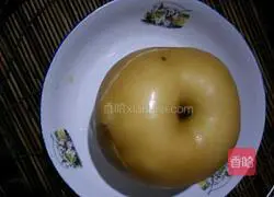 Illustration of how to make steamed pear cup with rock sugar and white fungus 9