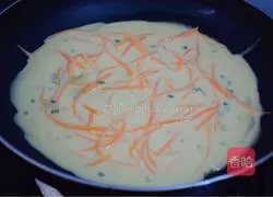 Illustration of how to make carrot and egg pancakes 8