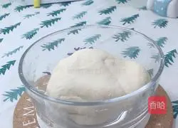 Baby food supplement two-color steamed bun roll recipe illustration 3