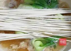 Illustration of how to make hot noodle soup 6